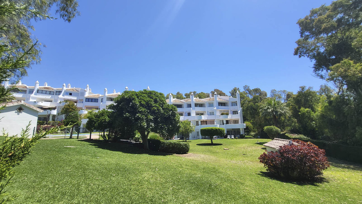2 Bed Apartment for sale in Calahonda Costa Del Sol, Málaga, Spain