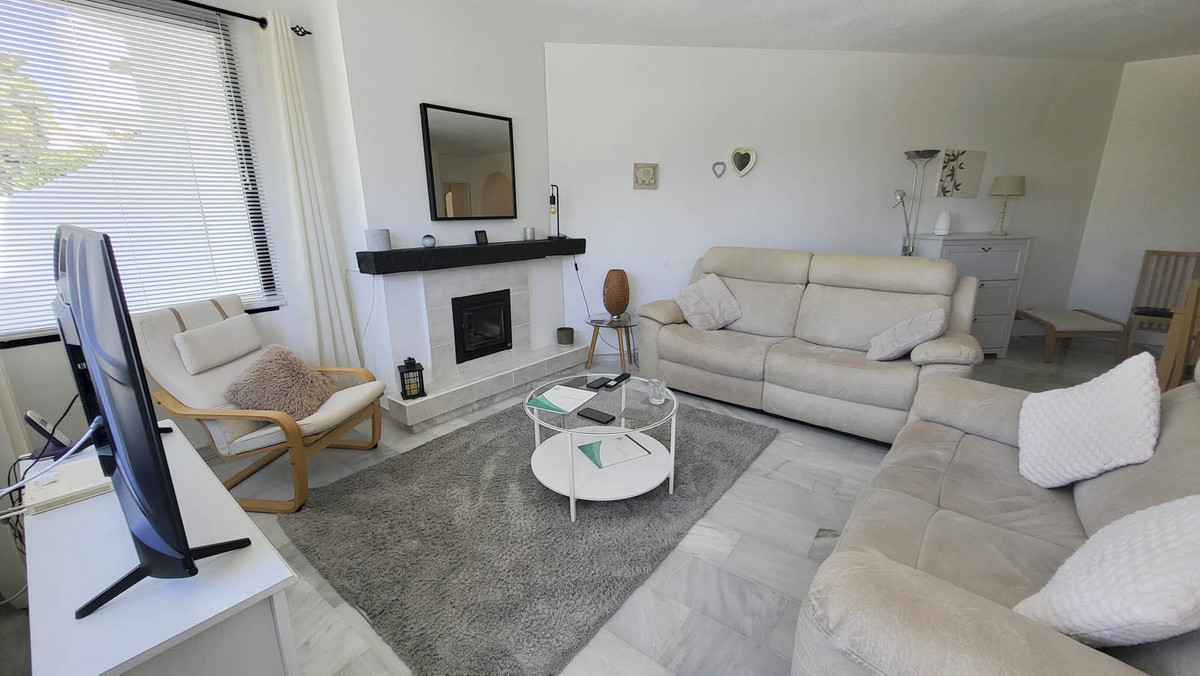 2 Bed Apartment for sale in Calahonda Costa Del Sol, Málaga, Spain
