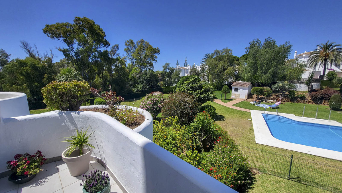 2 Bed Apartment for sale in Calahonda Costa Del Sol, Málaga, Spain