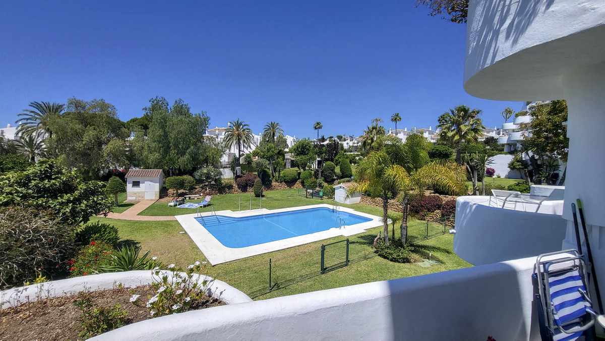 2 Bed Apartment for sale in Calahonda Costa Del Sol, Málaga, Spain