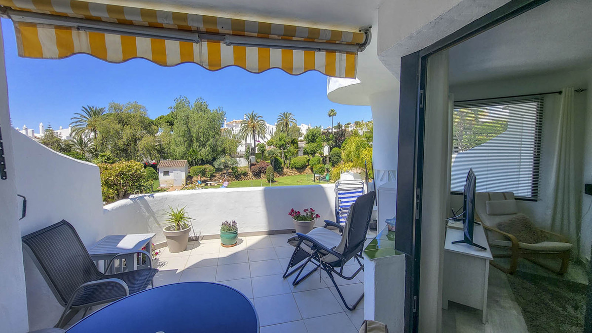 2 Bed Apartment for sale in Calahonda Costa Del Sol, Málaga, Spain