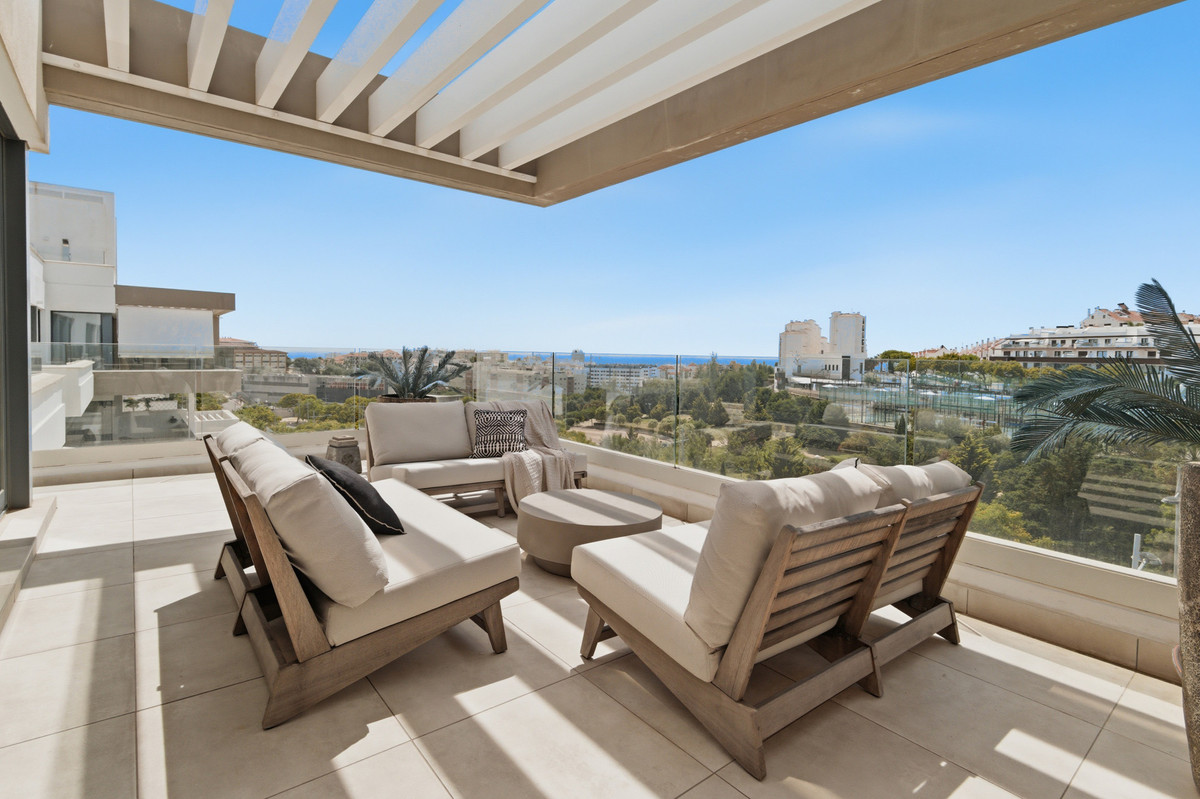 3 Bed Apartment for sale in Estepona Costa Del Sol, Málaga, Spain