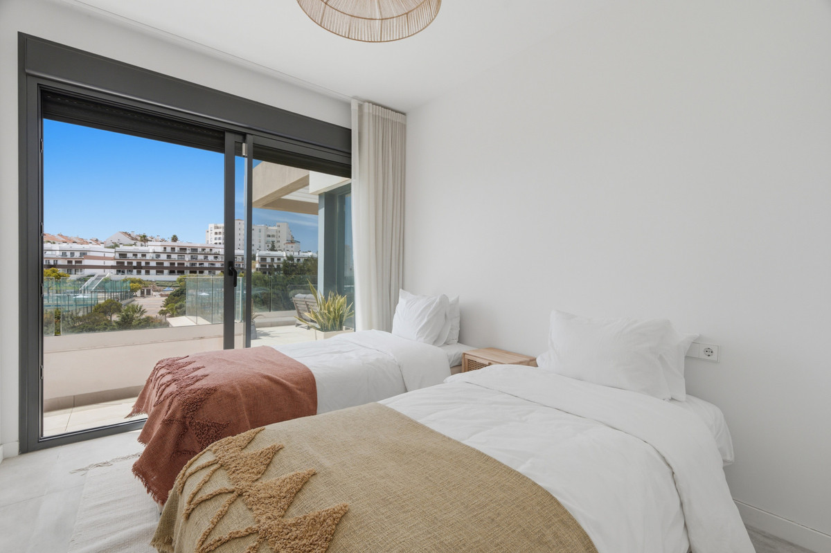 3 Bed Apartment for sale in Estepona Costa Del Sol, Málaga, Spain
