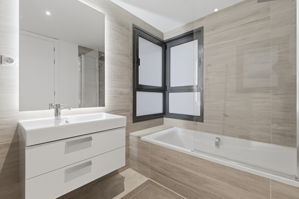 3 Bed Apartment for sale in Estepona Costa Del Sol, Málaga, Spain