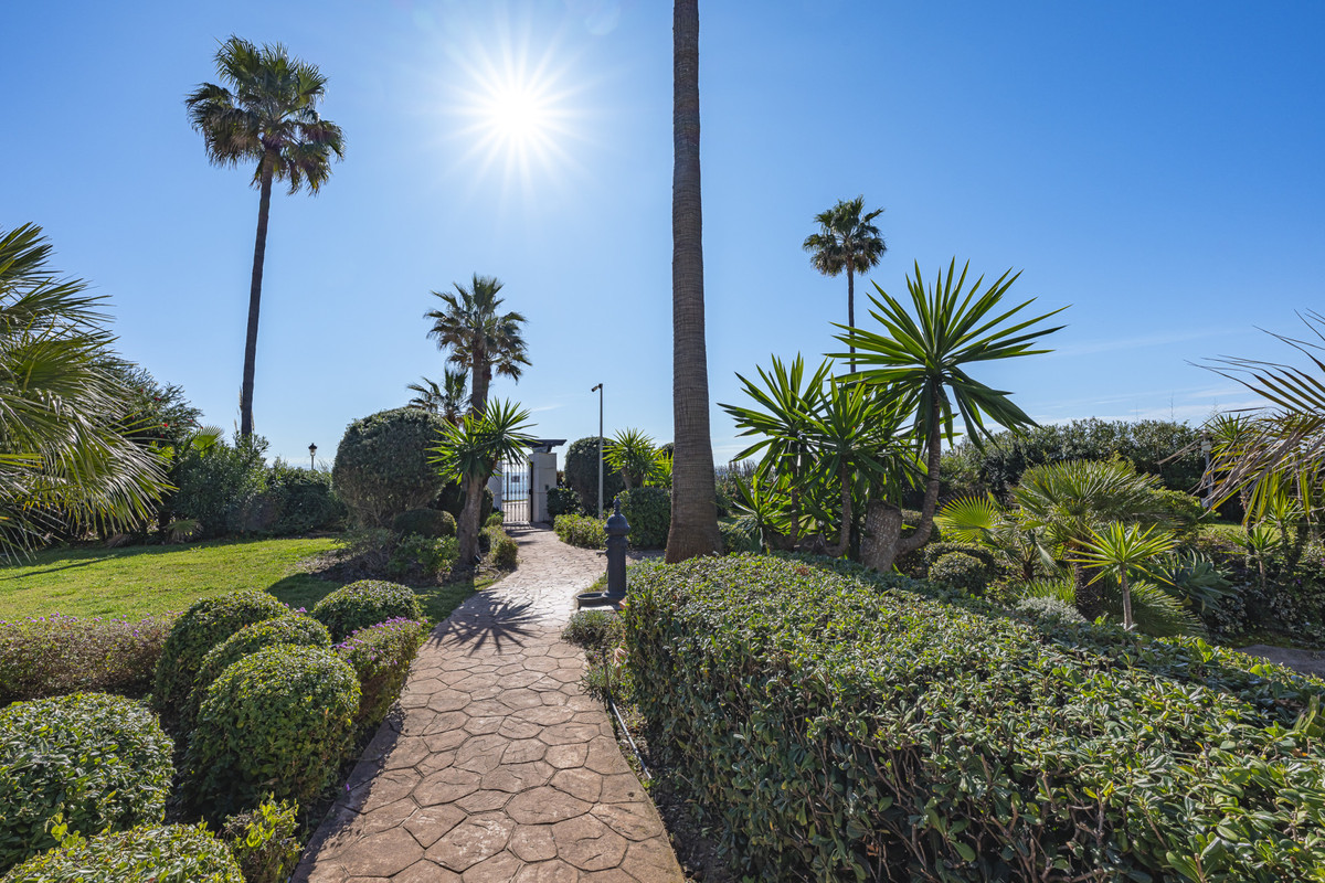3 Bed Apartment for sale in Estepona Costa Del Sol, Málaga, Spain