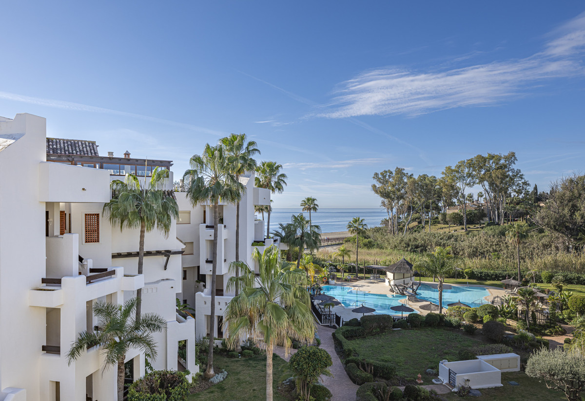 3 Bed Apartment for sale in Estepona Costa Del Sol, Málaga, Spain