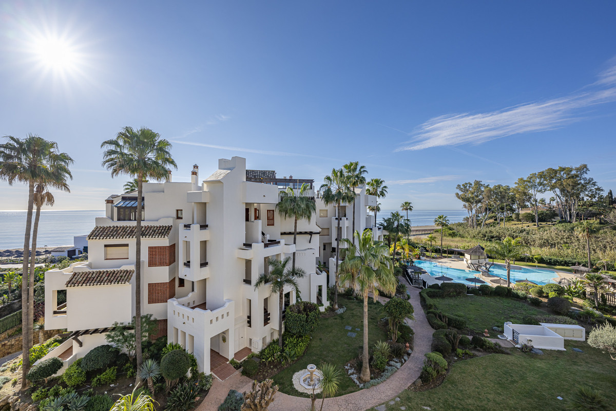 3 Bed Apartment for sale in Estepona Costa Del Sol, Málaga, Spain