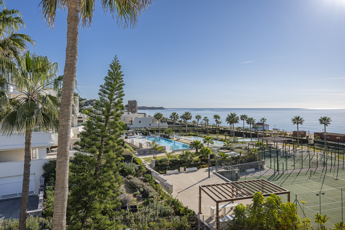 3 Bed Apartment for sale in Estepona Costa Del Sol, Málaga, Spain