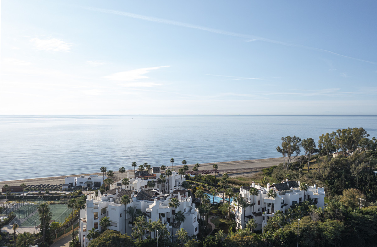 3 Bed Apartment for sale in Estepona Costa Del Sol, Málaga, Spain