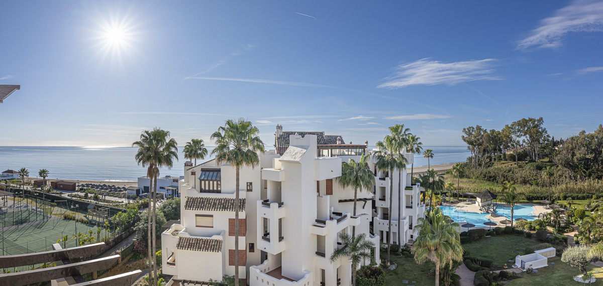 3 Bed Apartment for sale in Estepona Costa Del Sol, Málaga, Spain