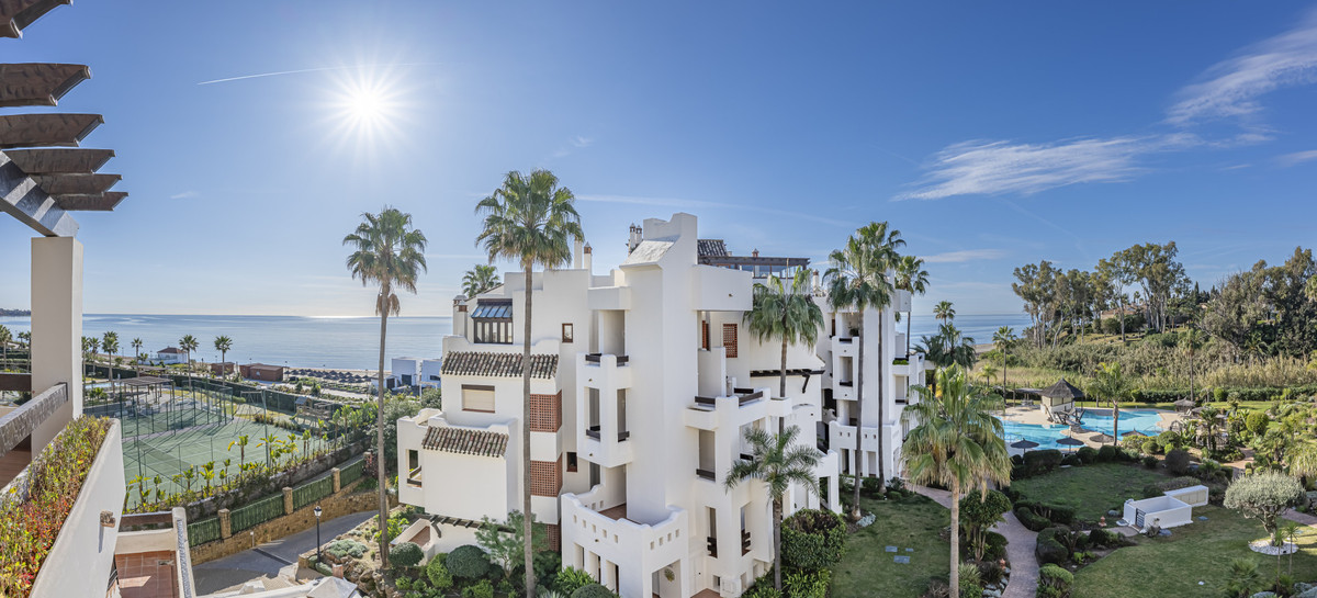 3 Bed Apartment for sale in Estepona Costa Del Sol, Málaga, Spain