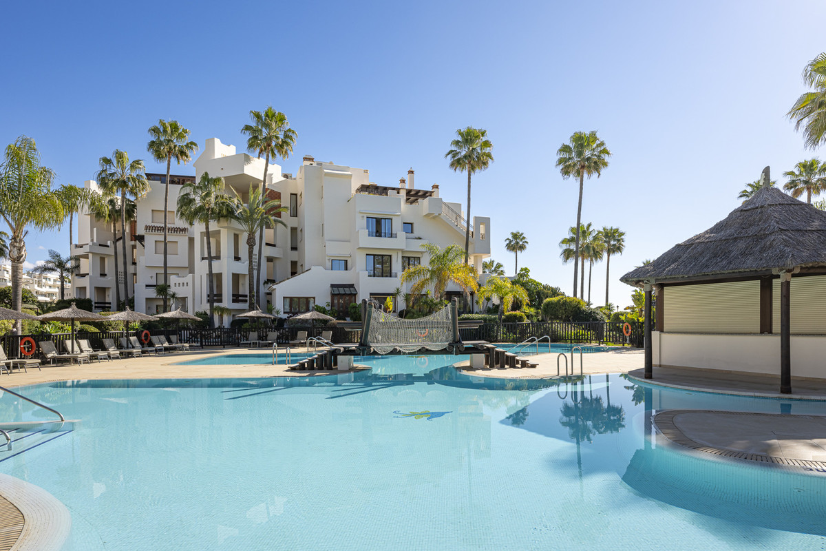 3 Bed Apartment for sale in Estepona Costa Del Sol, Málaga, Spain