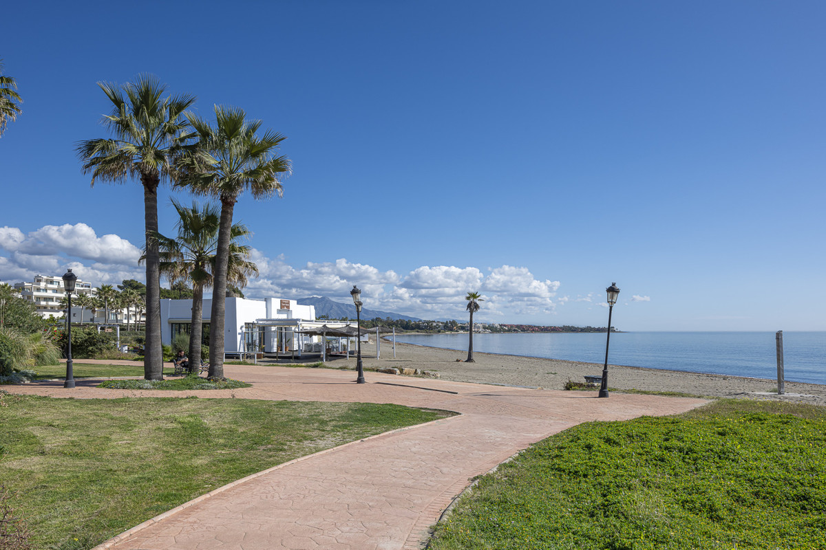 3 Bed Apartment for sale in Estepona Costa Del Sol, Málaga, Spain