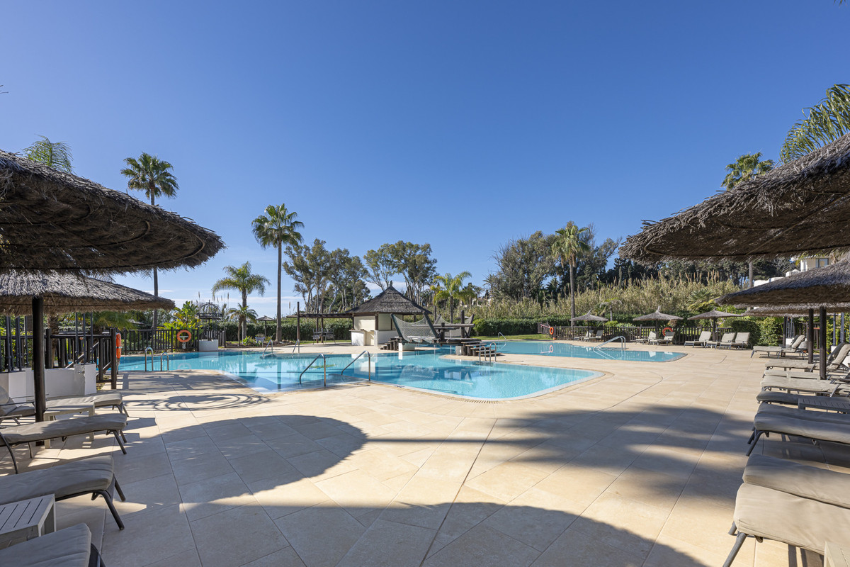 3 Bed Apartment for sale in Estepona Costa Del Sol, Málaga, Spain