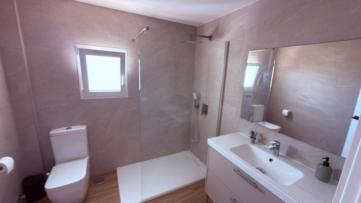 Se vende Villa - Chalet de 4 dormitorios en Costa Blanca, Alicante, España