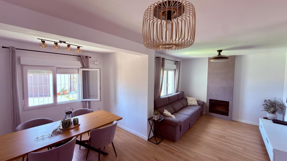 Se vende Villa - Chalet de 4 dormitorios en Costa Blanca, Alicante, España