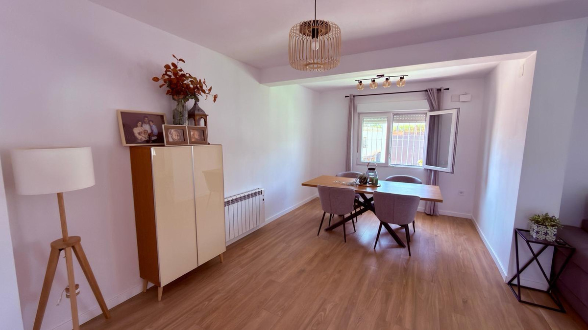 Se vende Villa - Chalet de 4 dormitorios en Costa Blanca, Alicante, España
