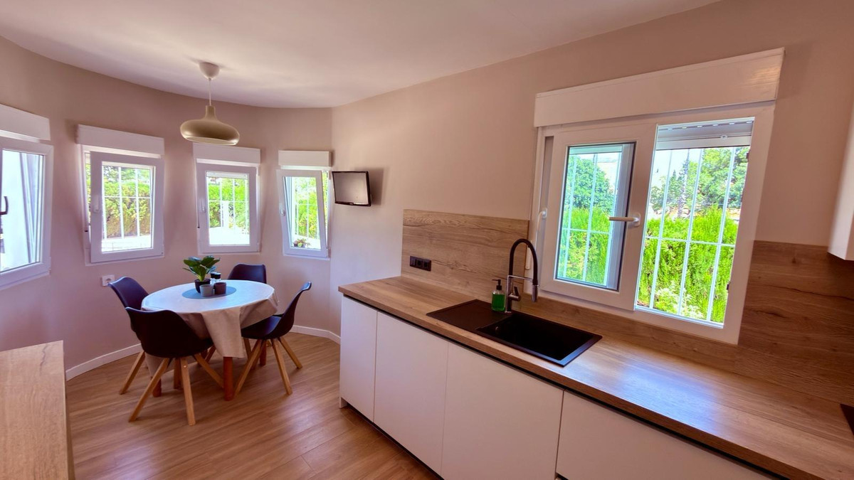 Se vende Villa - Chalet de 4 dormitorios en Costa Blanca, Alicante, España