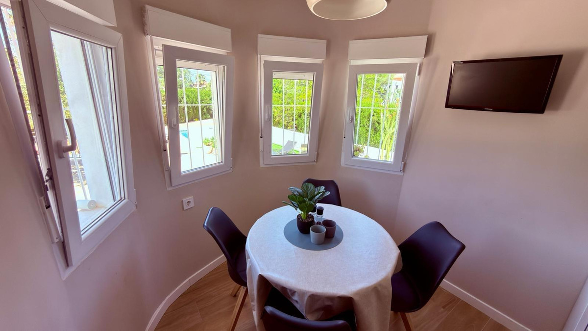 Se vende Villa - Chalet de 4 dormitorios en Costa Blanca, Alicante, España