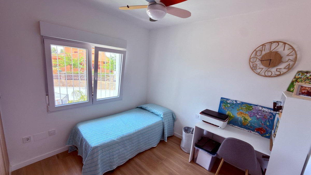 Se vende Villa - Chalet de 4 dormitorios en Costa Blanca, Alicante, España