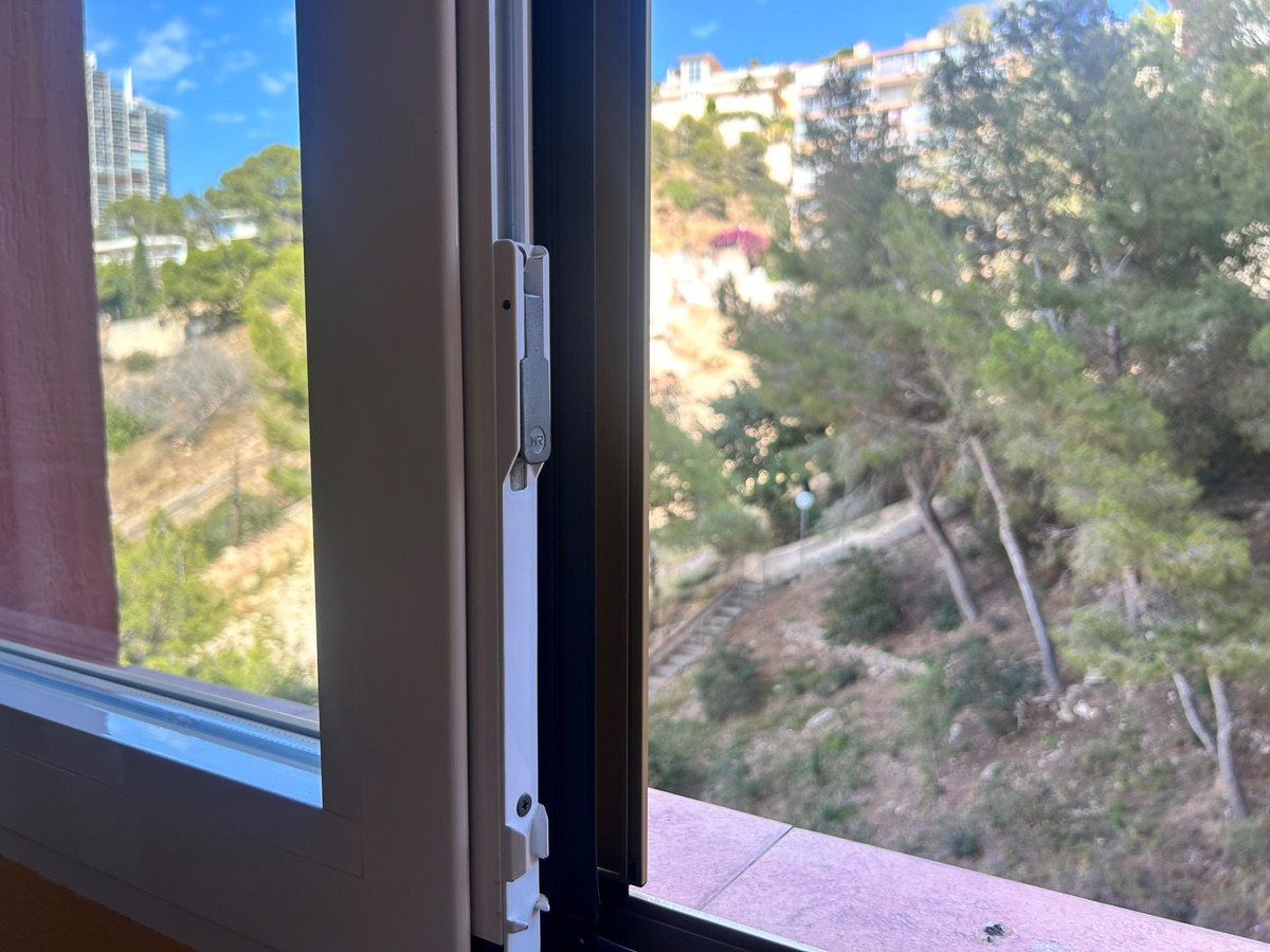Se vende Apartamento Planta Media de 3 dormitorios en Costa Blanca, Alicante, España