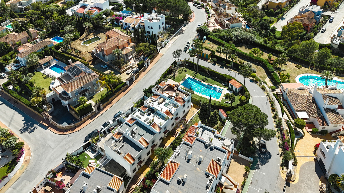 3 Bed Townhouse for sale in Nueva Andalucía Costa Del Sol, Málaga, Spain