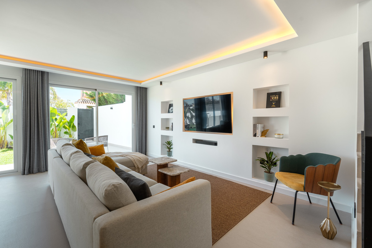 3 Bed Townhouse for sale in Nueva Andalucía Costa Del Sol, Málaga, Spain