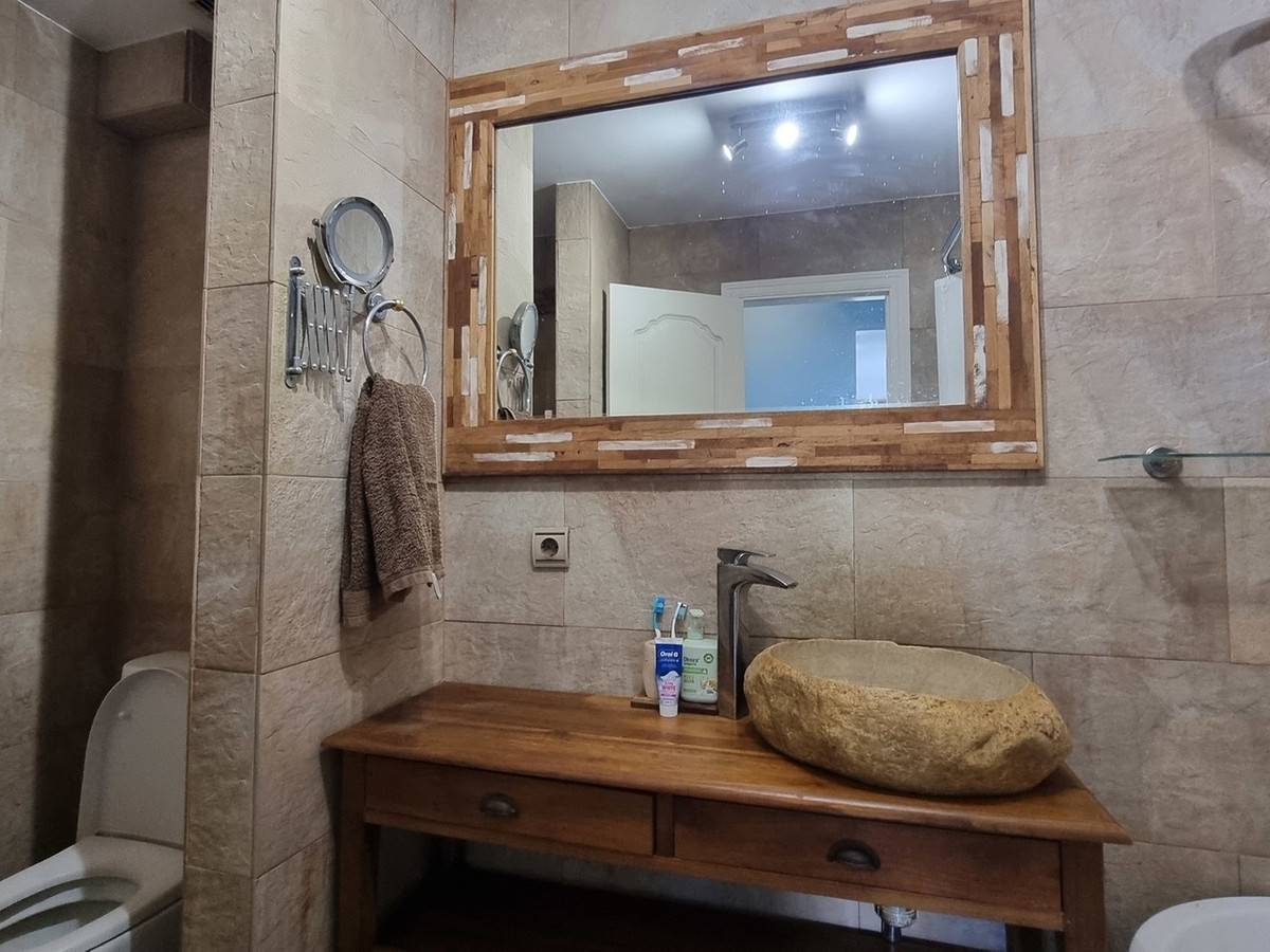 Se vende Apartamento Planta Media de 2 dormitorios en Costa Del Sol, Málaga, España