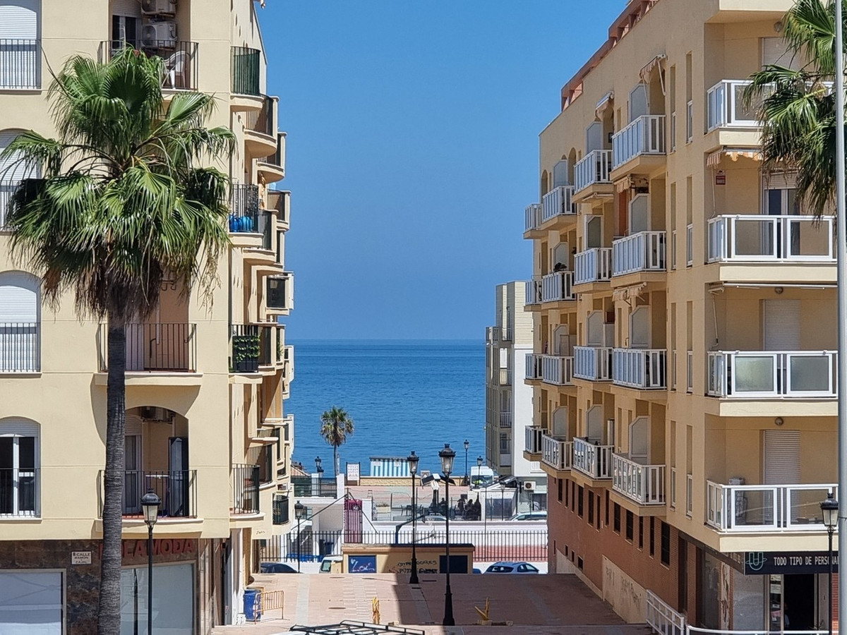 Se vende Apartamento Planta Media de 2 dormitorios en Costa Del Sol, Málaga, España