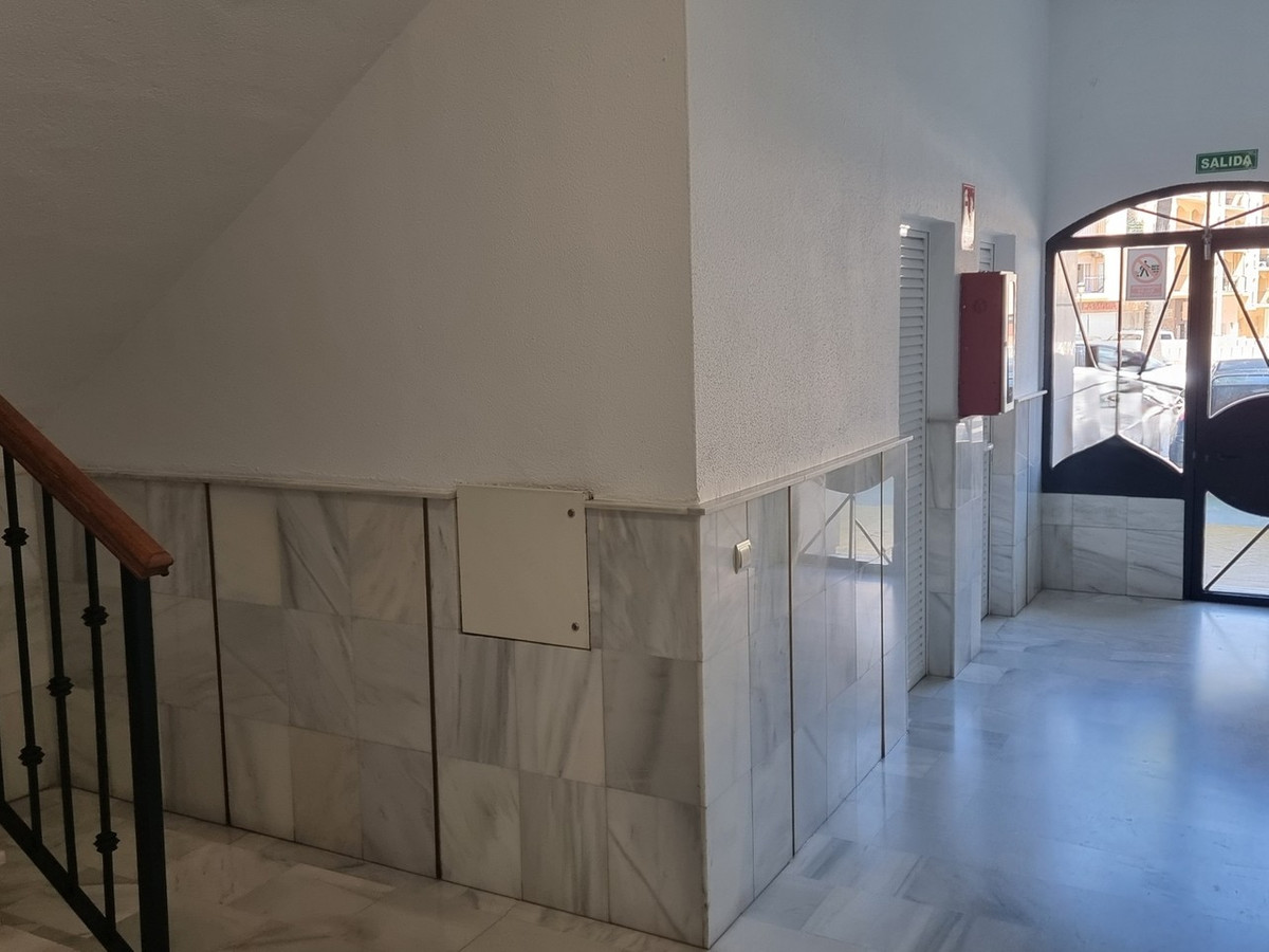 Se vende Apartamento Planta Media de 2 dormitorios en Costa Del Sol, Málaga, España