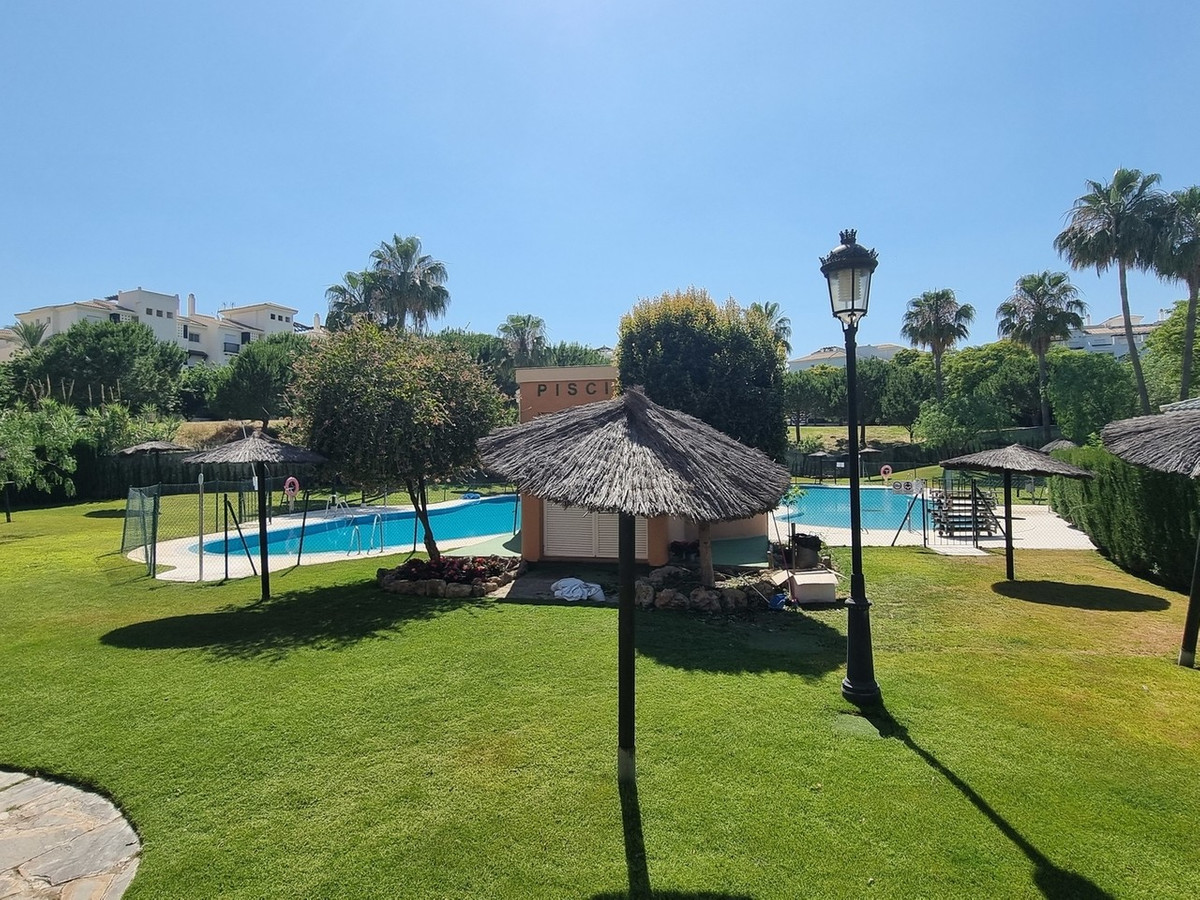 Se vende Apartamento Planta Media de 2 dormitorios en Costa Del Sol, Málaga, España