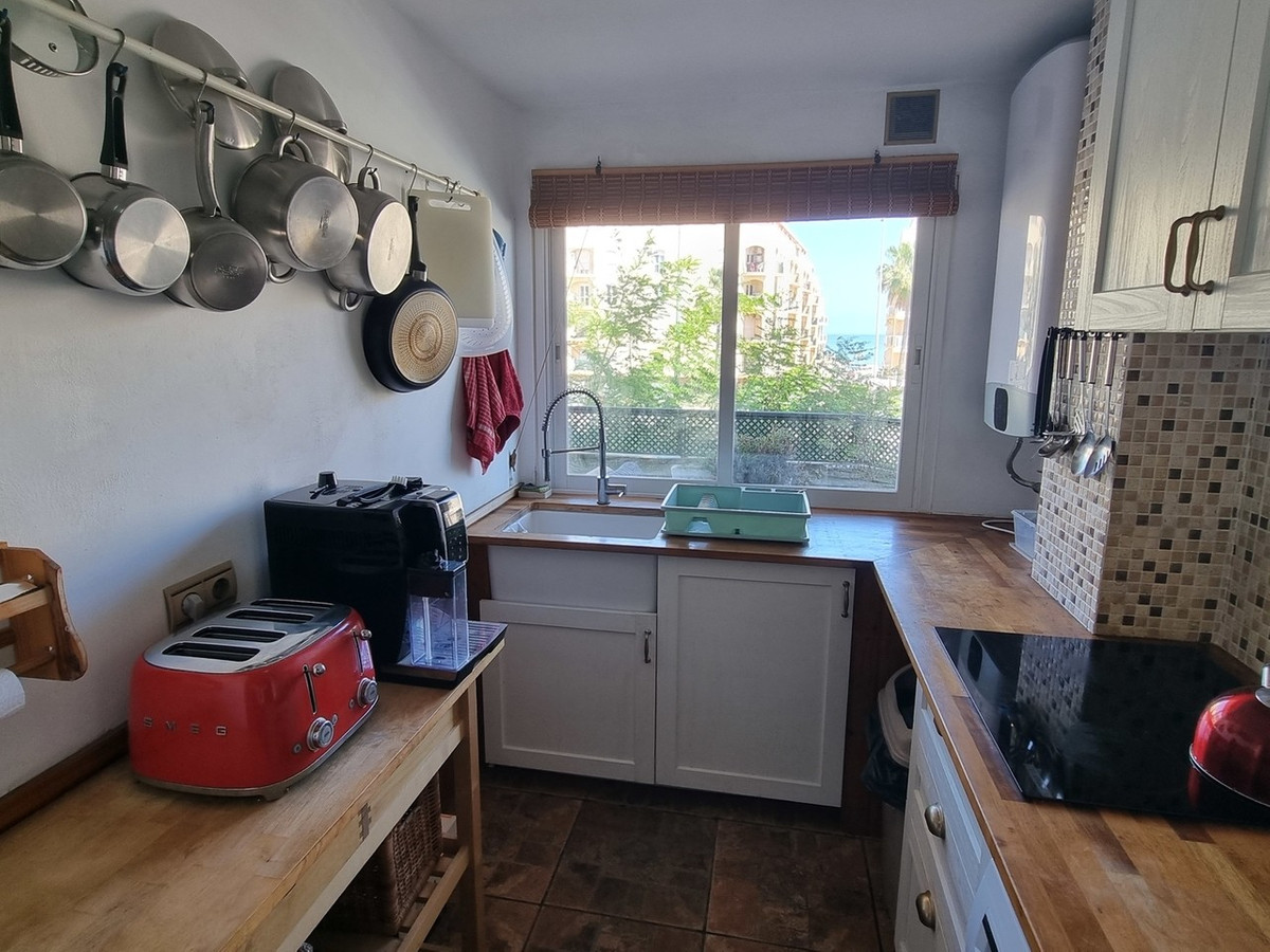 Se vende Apartamento Planta Media de 2 dormitorios en Costa Del Sol, Málaga, España