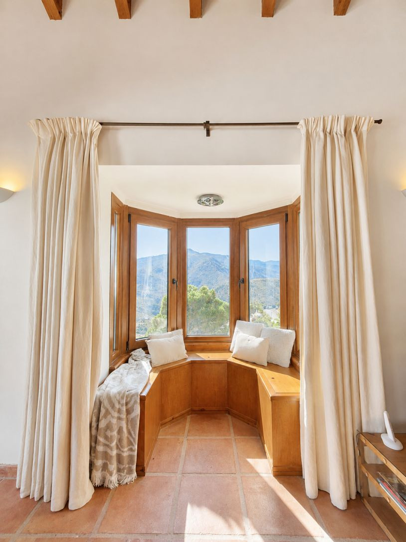 5 Bed Townhouse for sale in Benahavís Costa Del Sol, Málaga, Spain