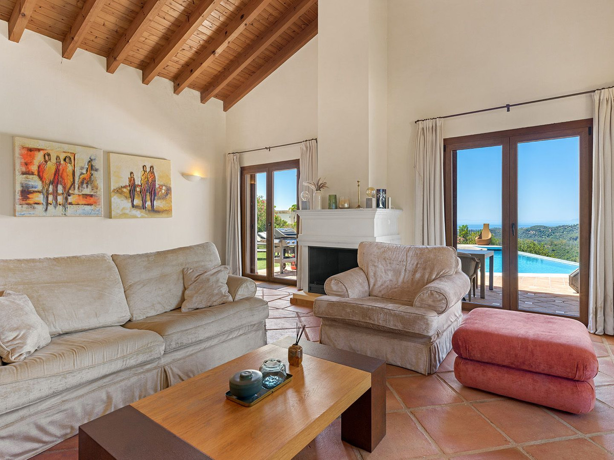 5 Bed Townhouse for sale in Benahavís Costa Del Sol, Málaga, Spain