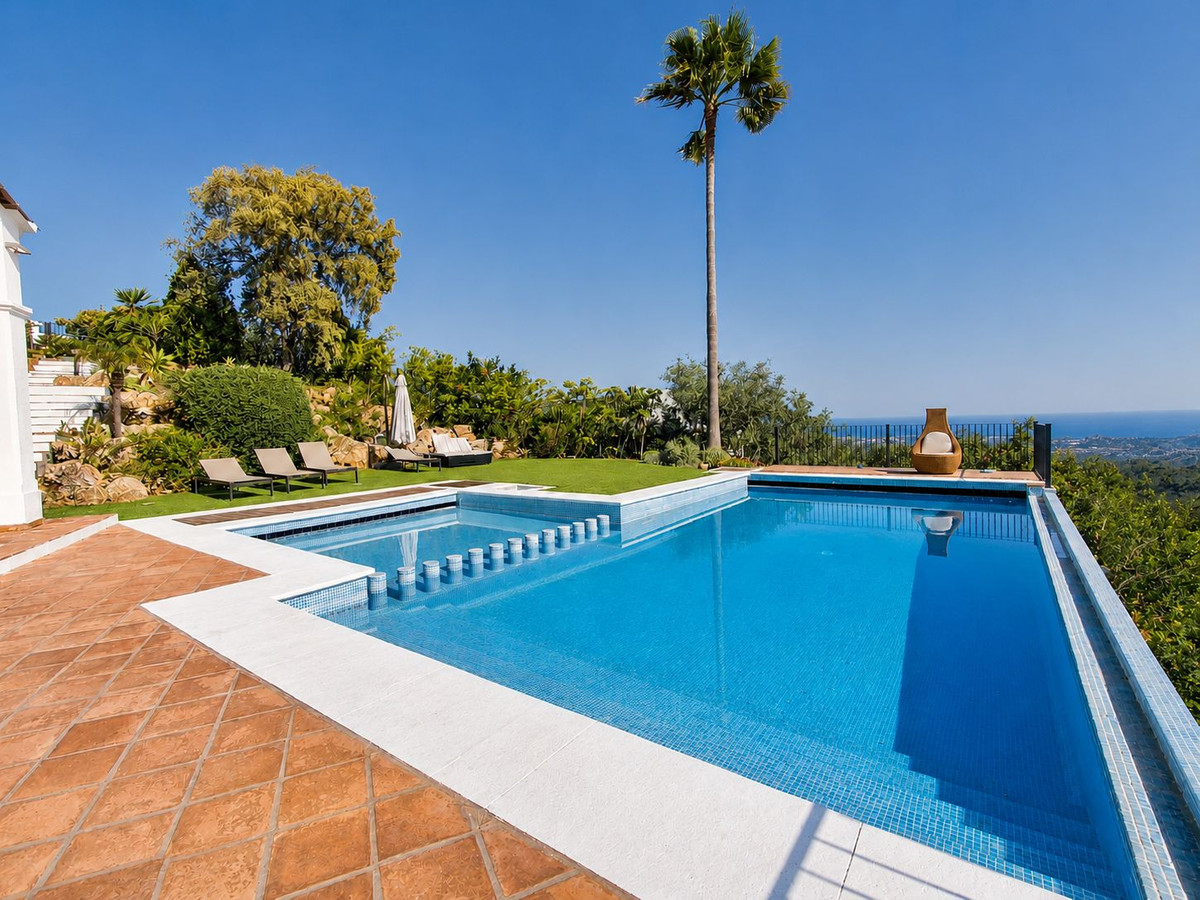 5 Bed Townhouse for sale in Benahavís Costa Del Sol, Málaga, Spain