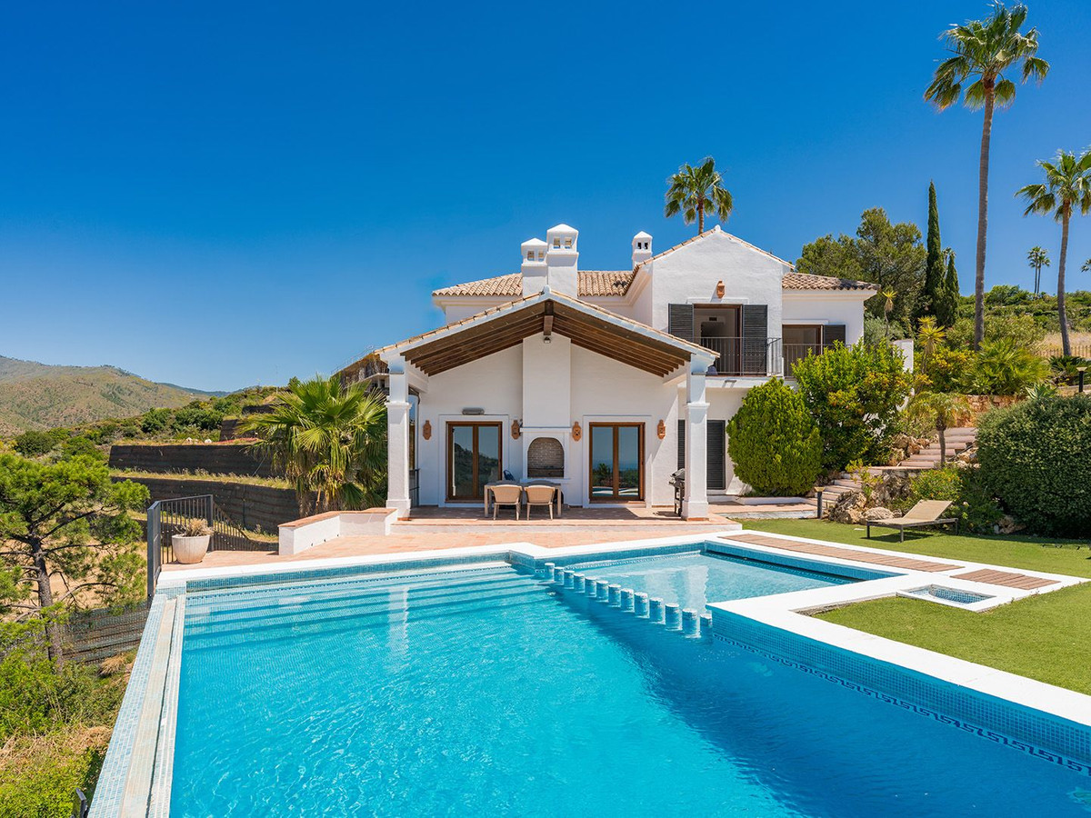 5 Bed Townhouse for sale in Benahavís Costa Del Sol, Málaga, Spain