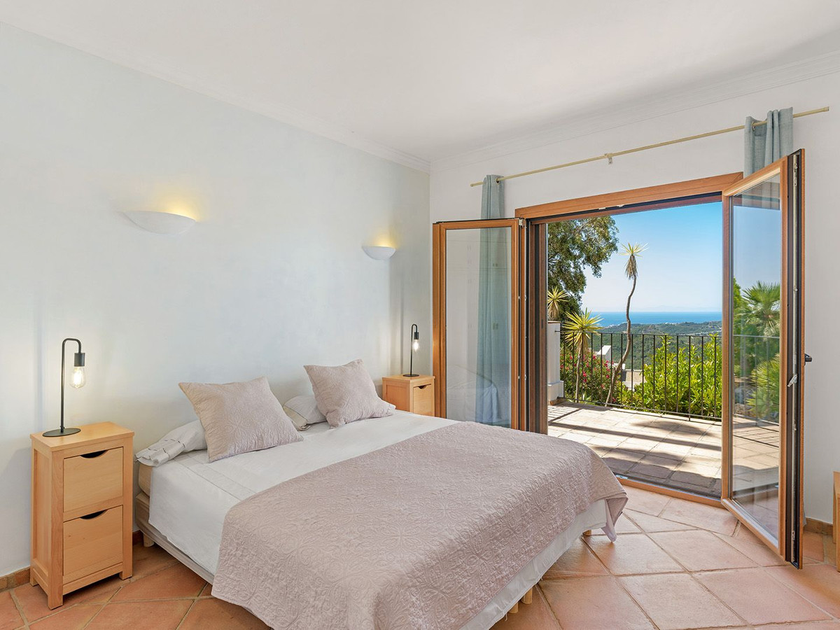 5 Bed Townhouse for sale in Benahavís Costa Del Sol, Málaga, Spain