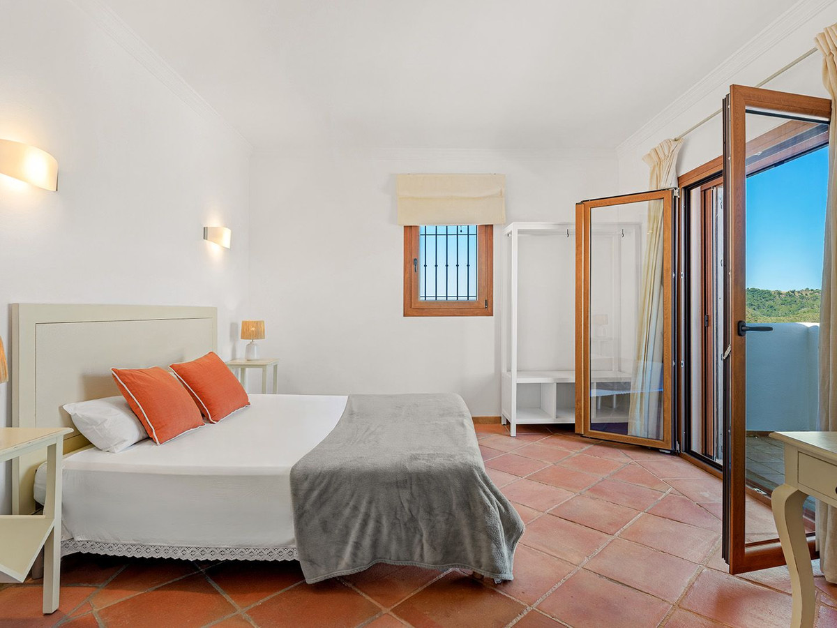 5 Bed Townhouse for sale in Benahavís Costa Del Sol, Málaga, Spain