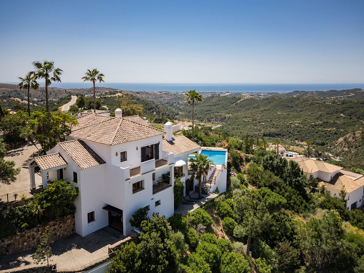 5 Bed Townhouse for sale in Benahavís Costa Del Sol, Málaga, Spain