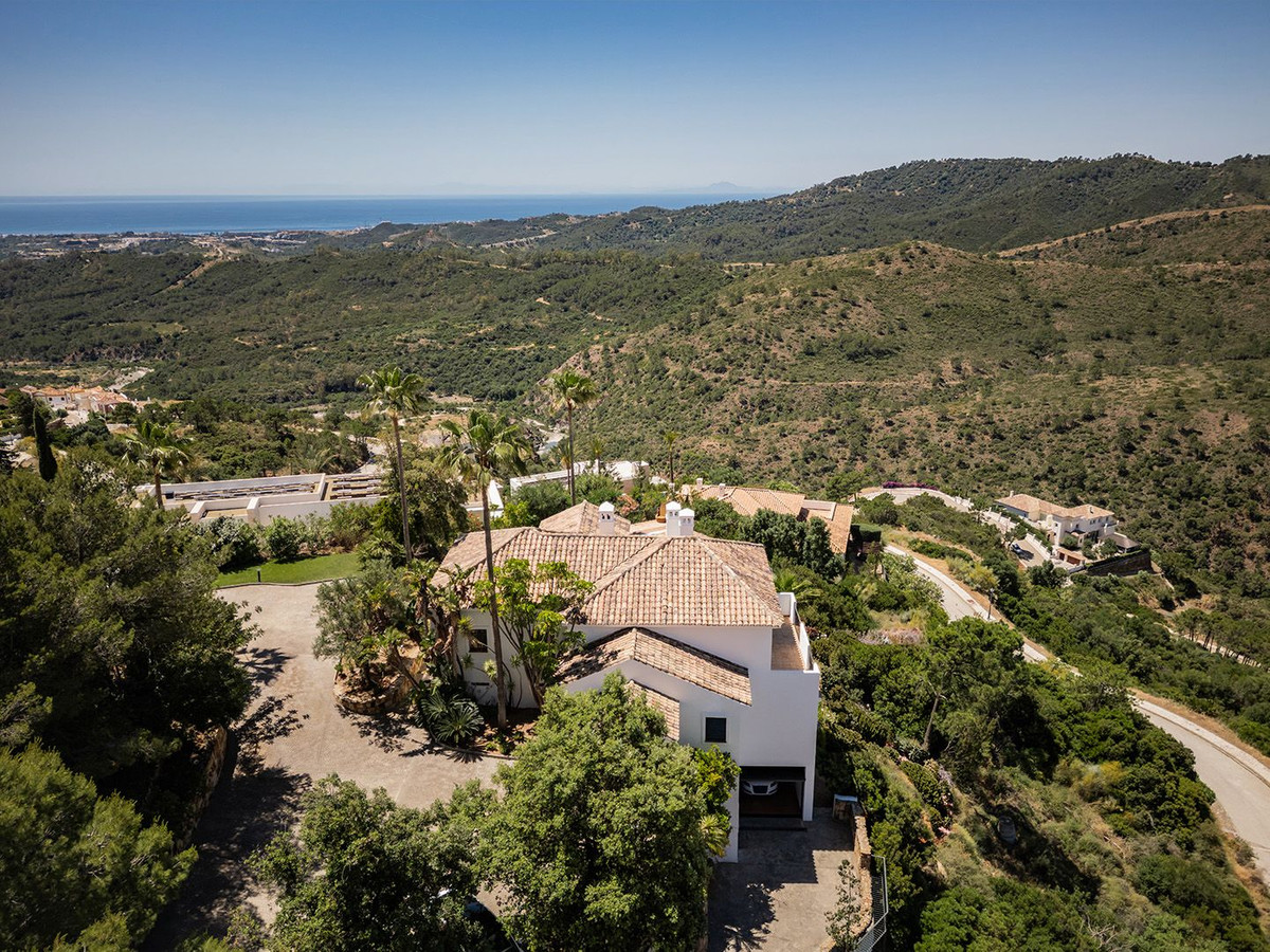 5 Bed Townhouse for sale in Benahavís Costa Del Sol, Málaga, Spain