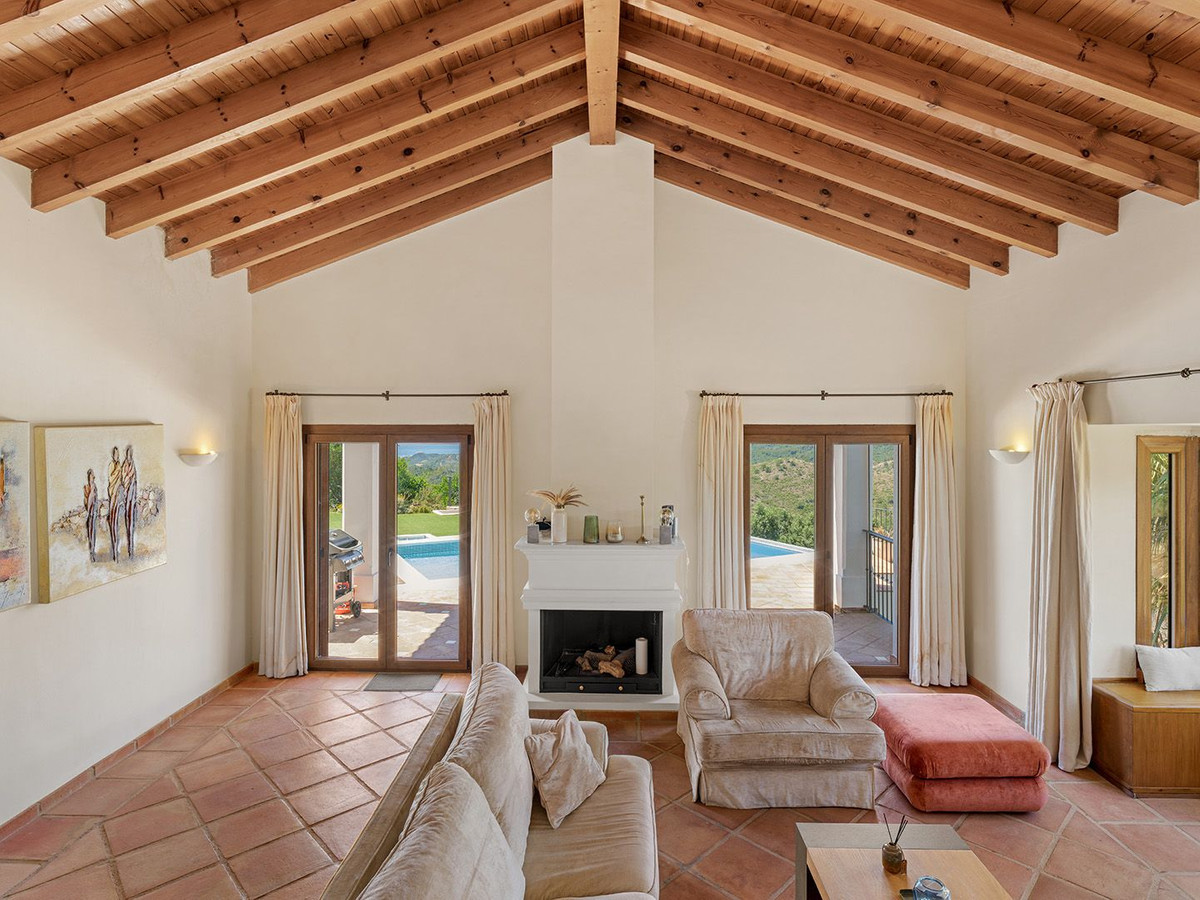 5 Bed Townhouse for sale in Benahavís Costa Del Sol, Málaga, Spain