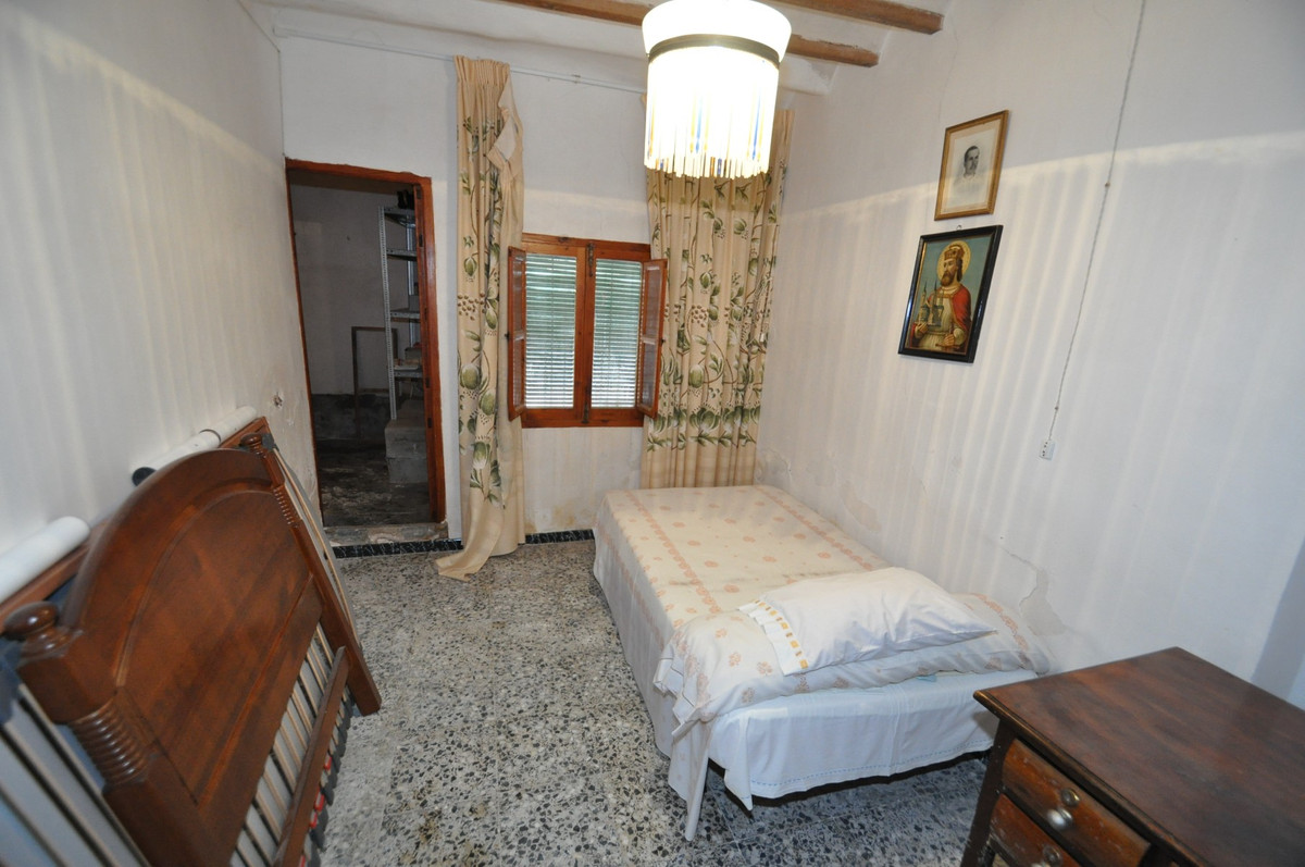 6 Bed Townhouse for sale in Pinoso Costa Blanca, Alicante, Spain