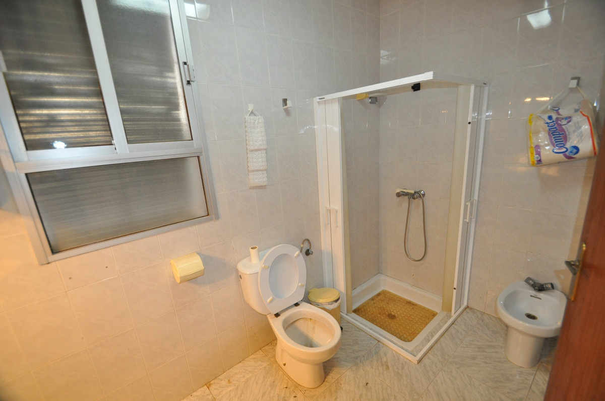 6 Bed Townhouse for sale in Pinoso Costa Blanca, Alicante, Spain