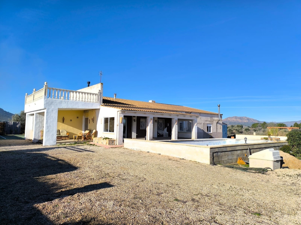 Se vende Villa - Chalet de 4 dormitorios en Costa Blanca, Alicante, España