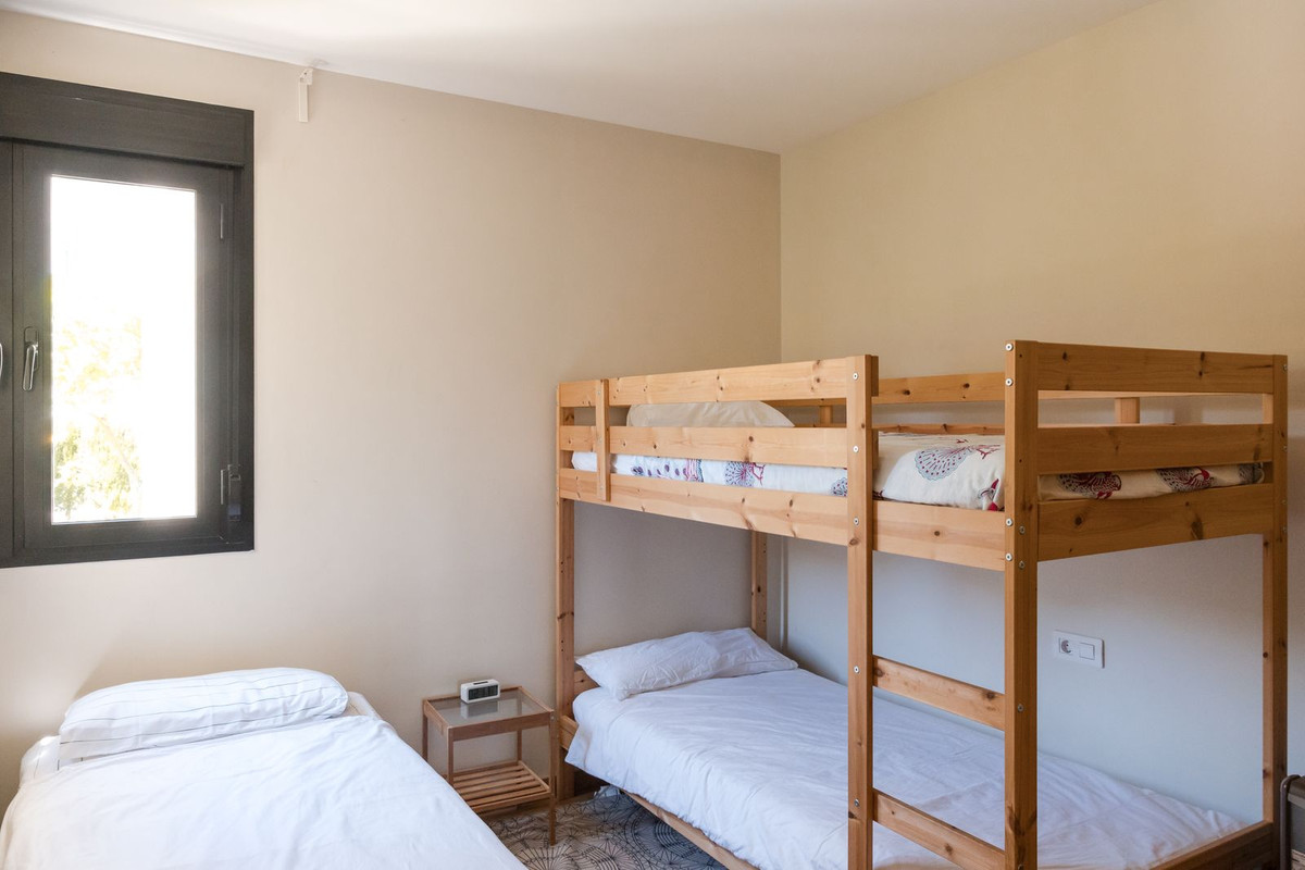 Se vende Apartamento Planta Media de 2 dormitorios en Costa Del Sol, Málaga, España