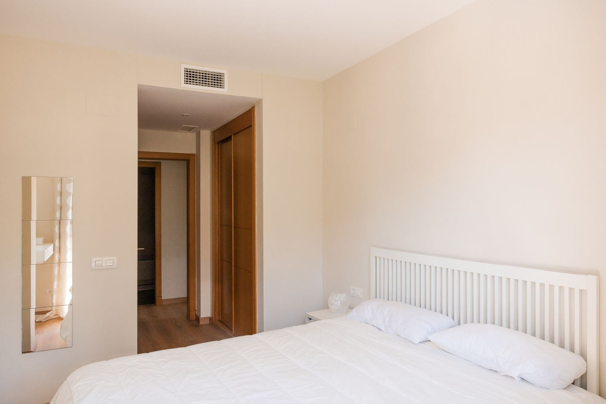 Se vende Apartamento Planta Media de 2 dormitorios en Costa Del Sol, Málaga, España