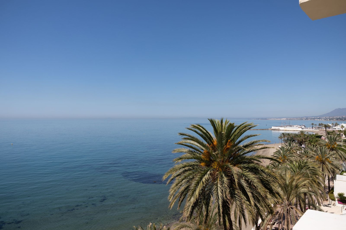 4 Bed Apartment for sale in Marbella Costa Del Sol, Málaga, Spain