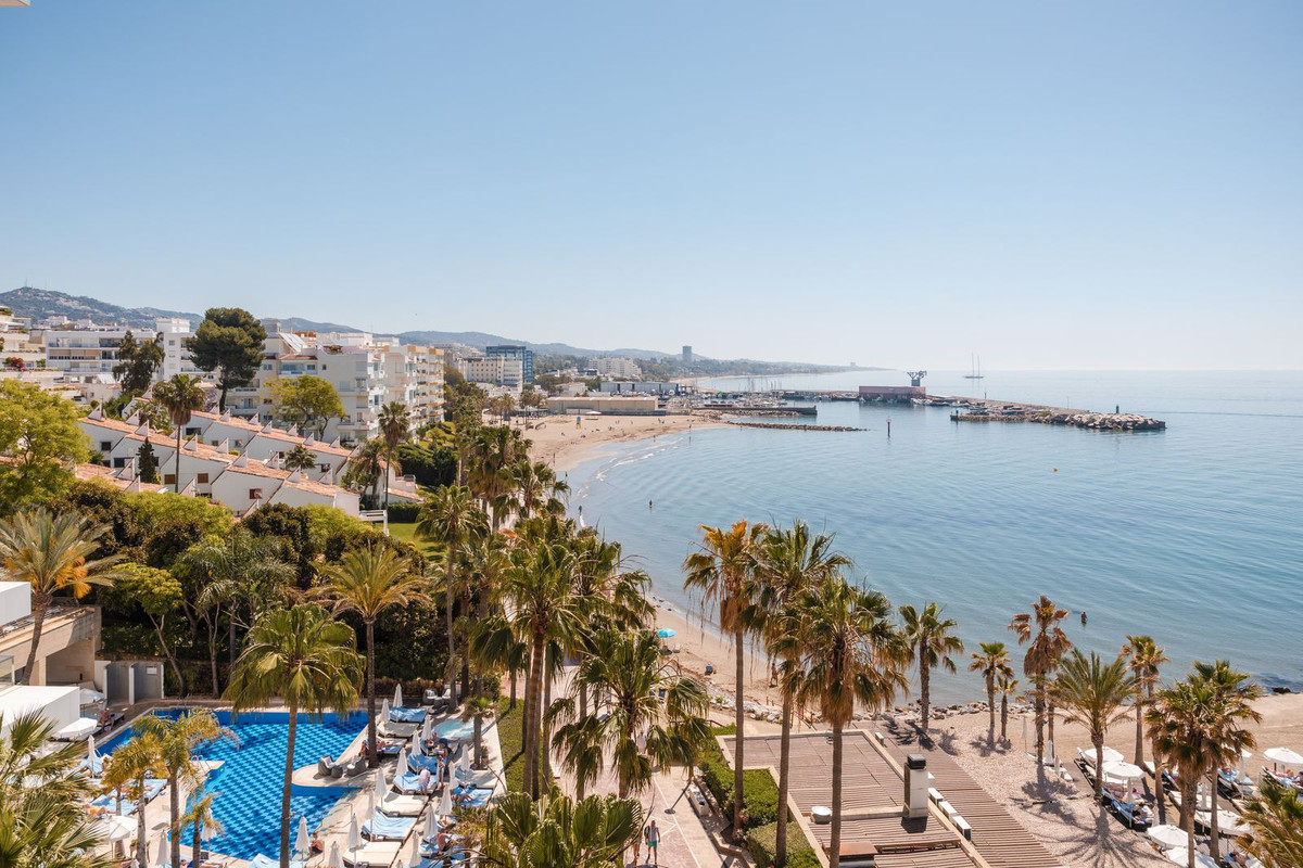 4 Bed Apartment for sale in Marbella Costa Del Sol, Málaga, Spain