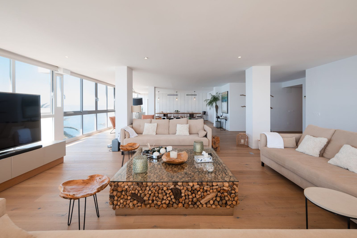 4 Bed Apartment for sale in Marbella Costa Del Sol, Málaga, Spain