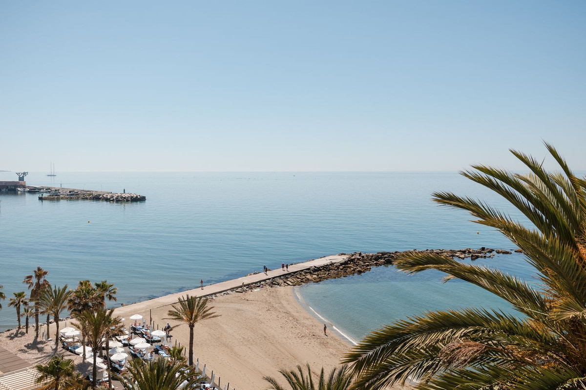 4 Bed Apartment for sale in Marbella Costa Del Sol, Málaga, Spain